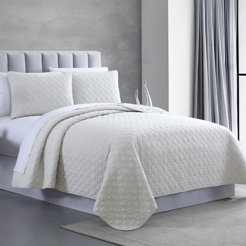 Amrapur Overseas Enzyme Washed Diamond Link White Multi Reversible Queen Bedspread (Blend with Polyester Fill) | 3WSDQLTE-WHT-QN