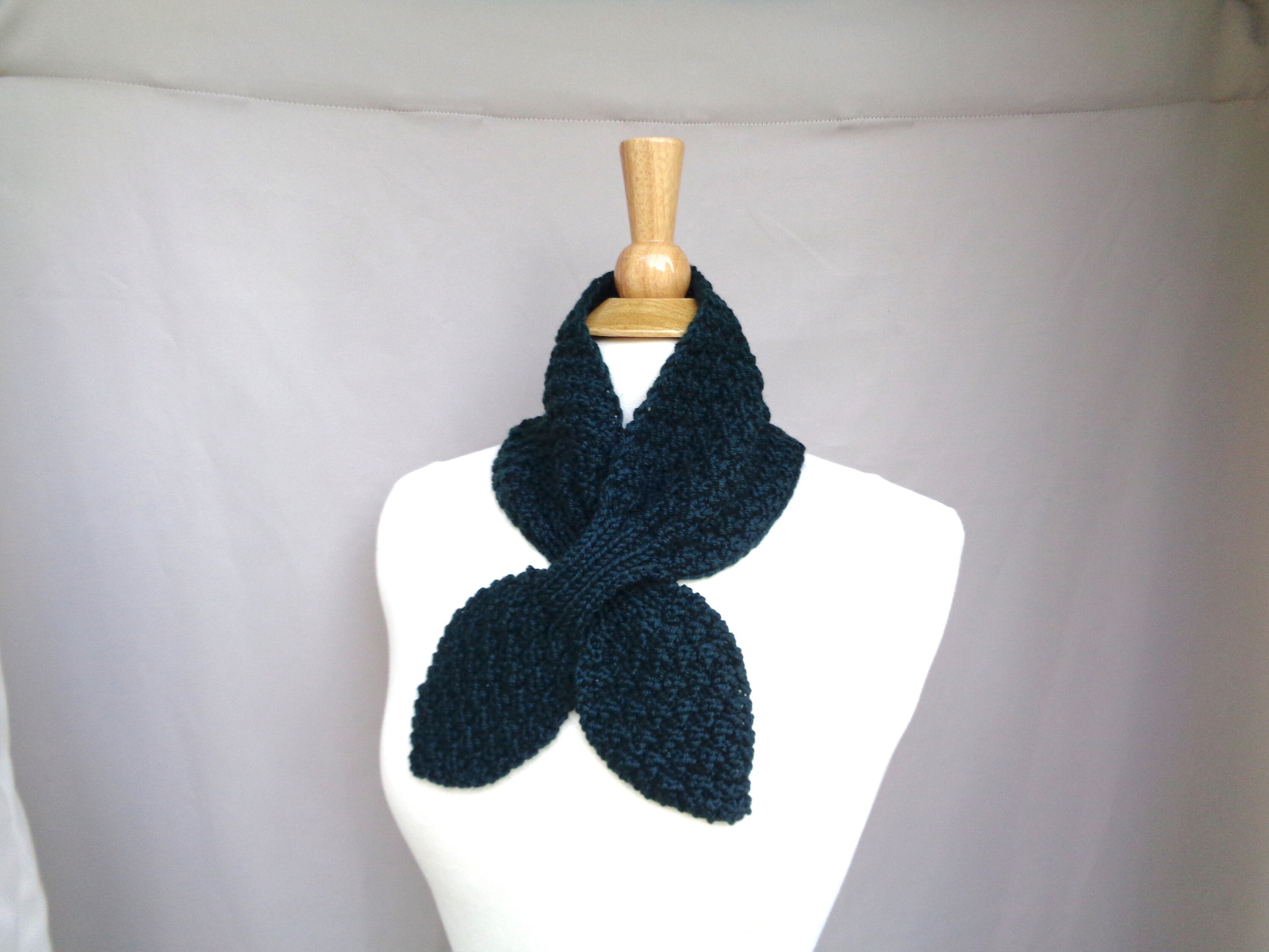 Forest Green Ascot Scarf, Cashmere Blend, Pull Through Scarflette, Neck Warmer, Merino Wool, Hand Knit Scarf