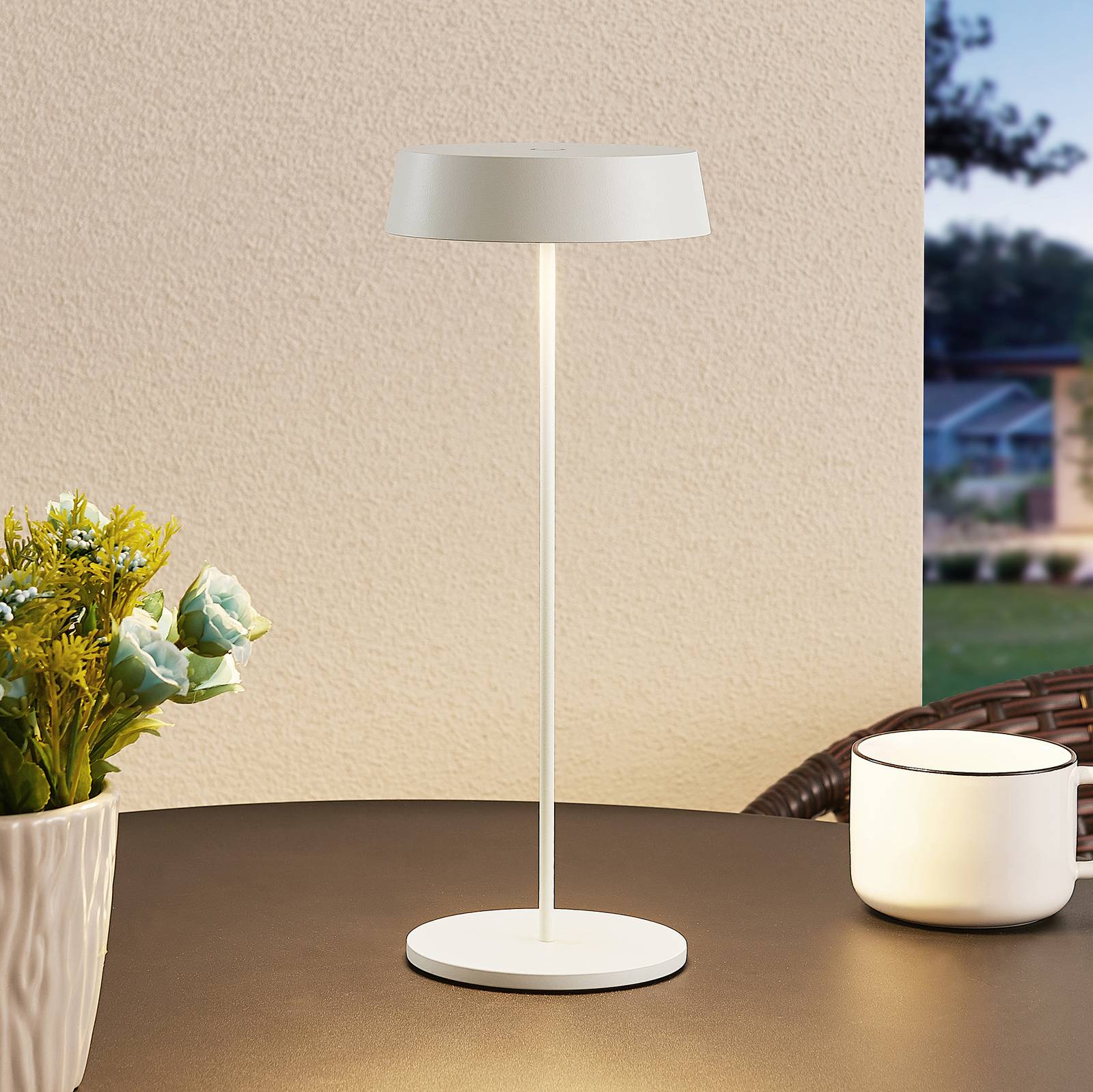 Lucande Tibia -LED-pöytälamppu, USB, valkoinen