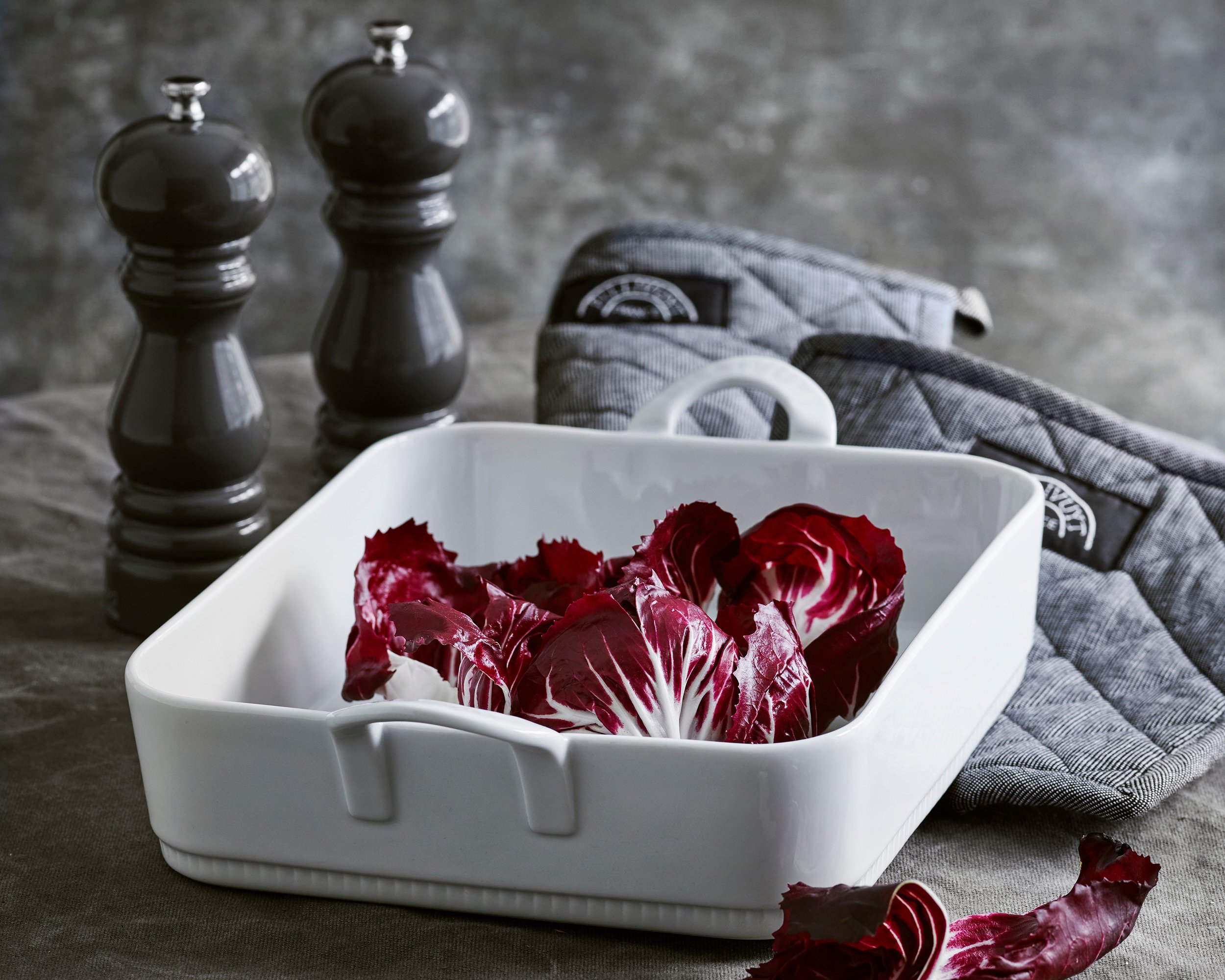 Pillivuyt - Toulouse Dish Rectangular + Peugeot Grinder Gift Set - White (PILPEU 4)