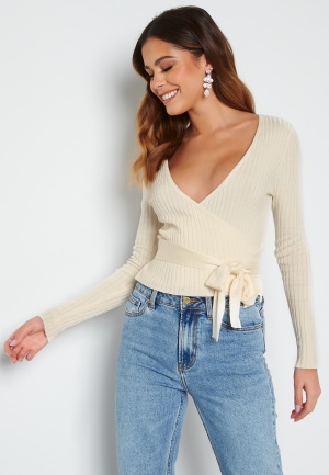 Osta BUBBLEROOM Enea knitted wrap top Offwhite S netistä 