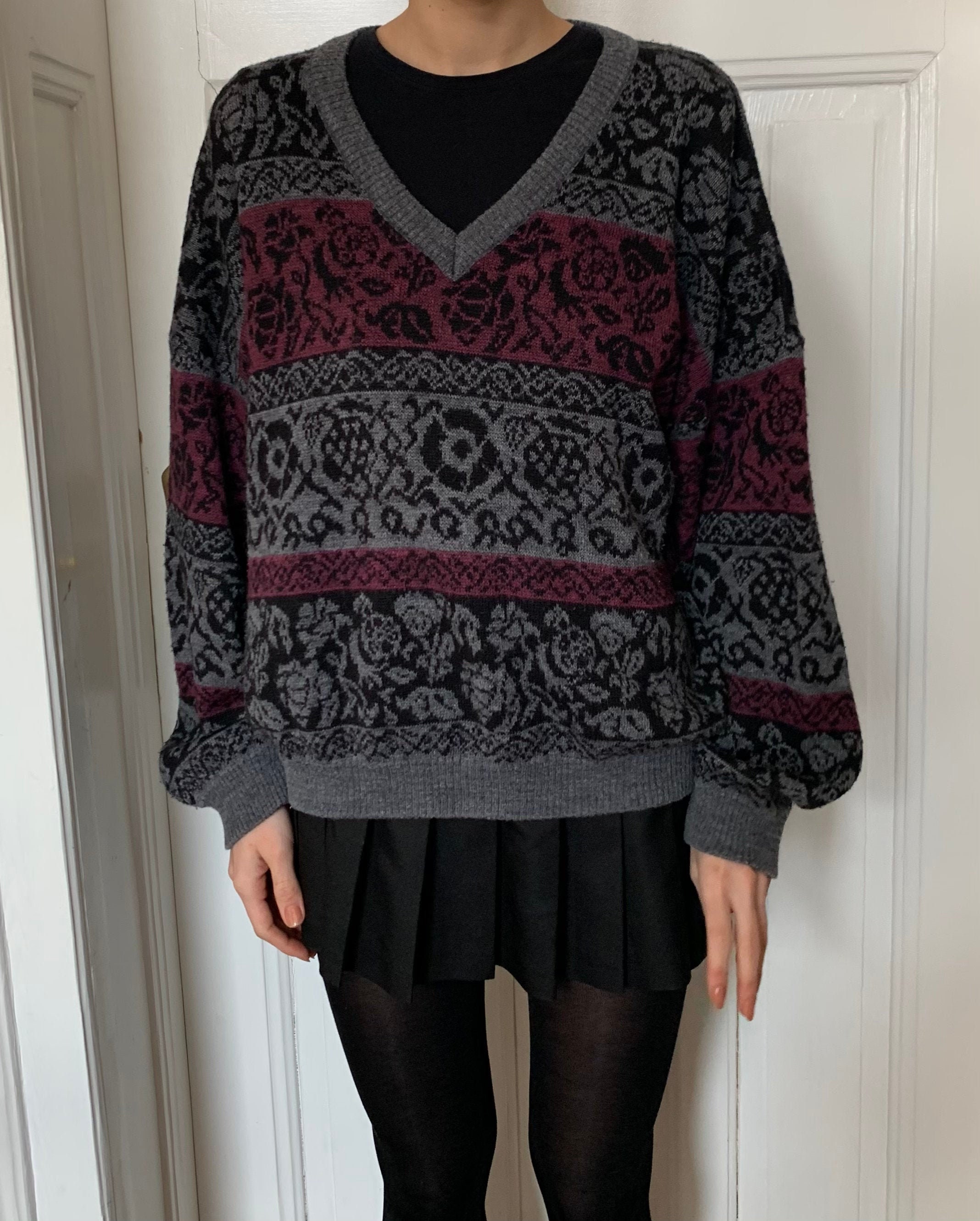 Vintage 90's Wool Blend Grey Black Wine Floral Pattern Knit V Neck Sweater Pullover Size M Women