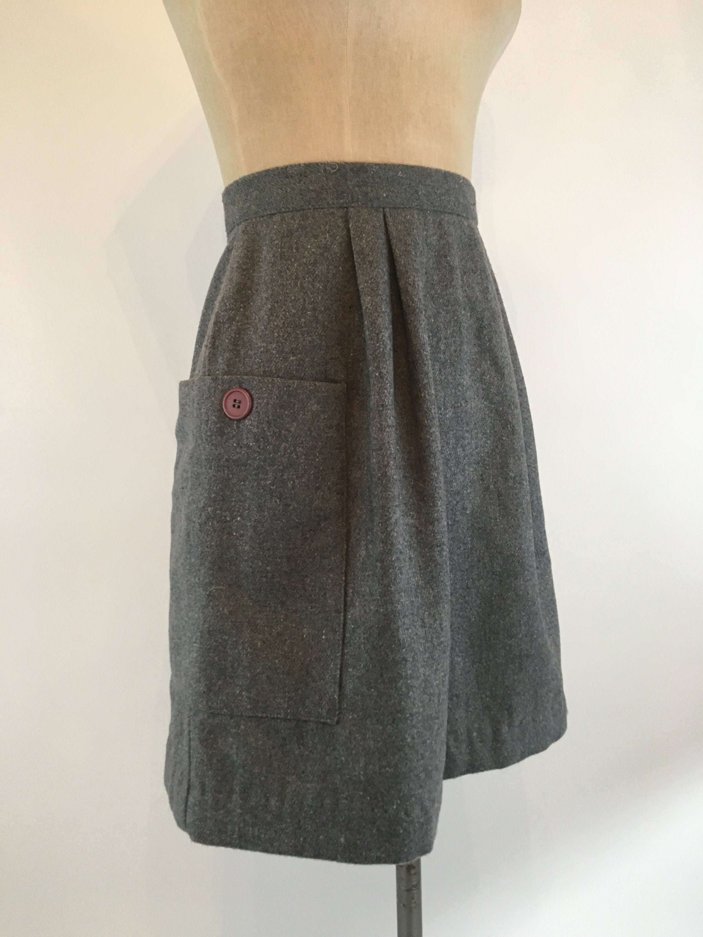 1970's Wool Blend High Waist Grey Skirt With Two Giant Front Pockets