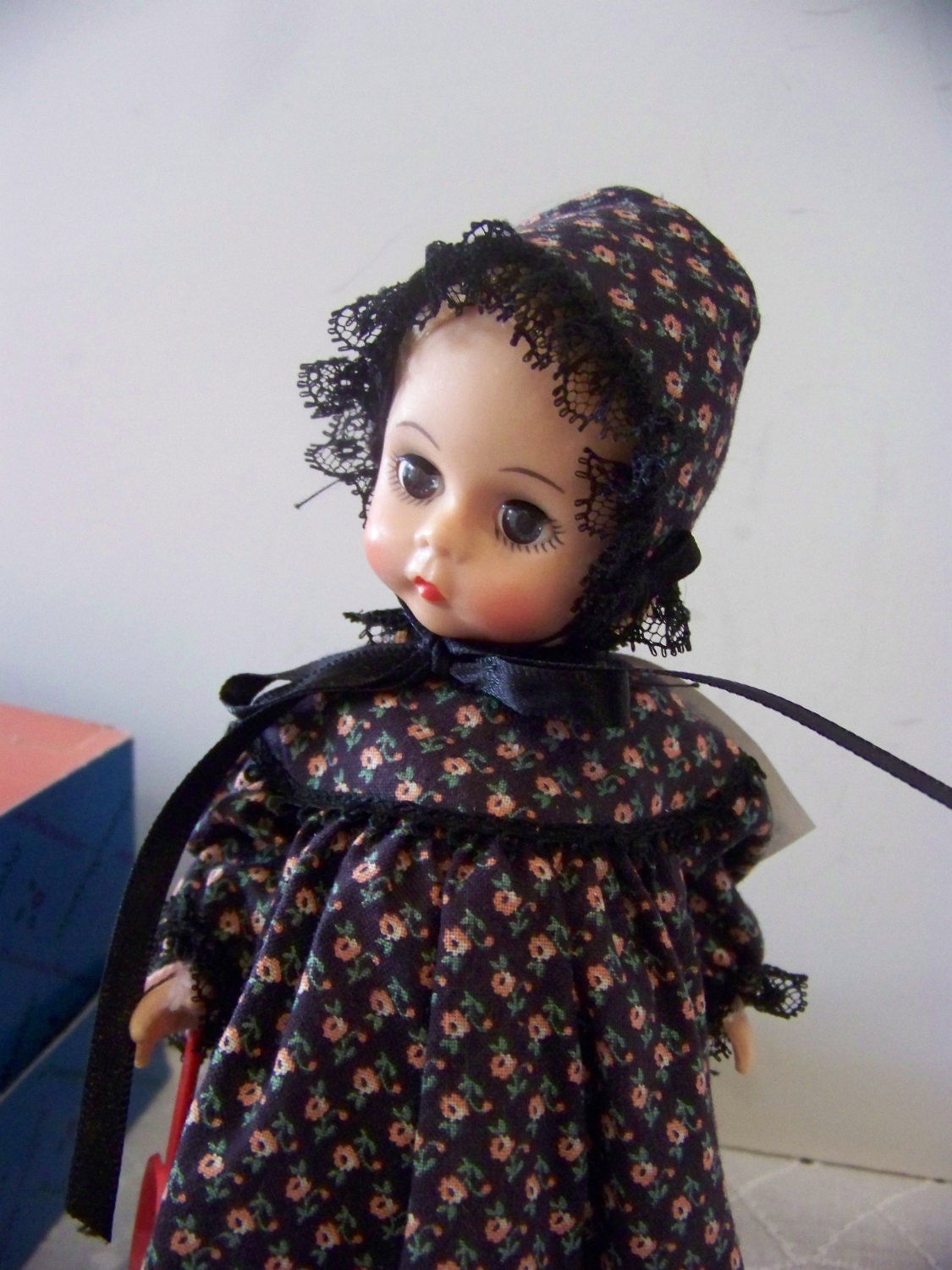 Mother Hubbard Madame Alexander 8 in Doll