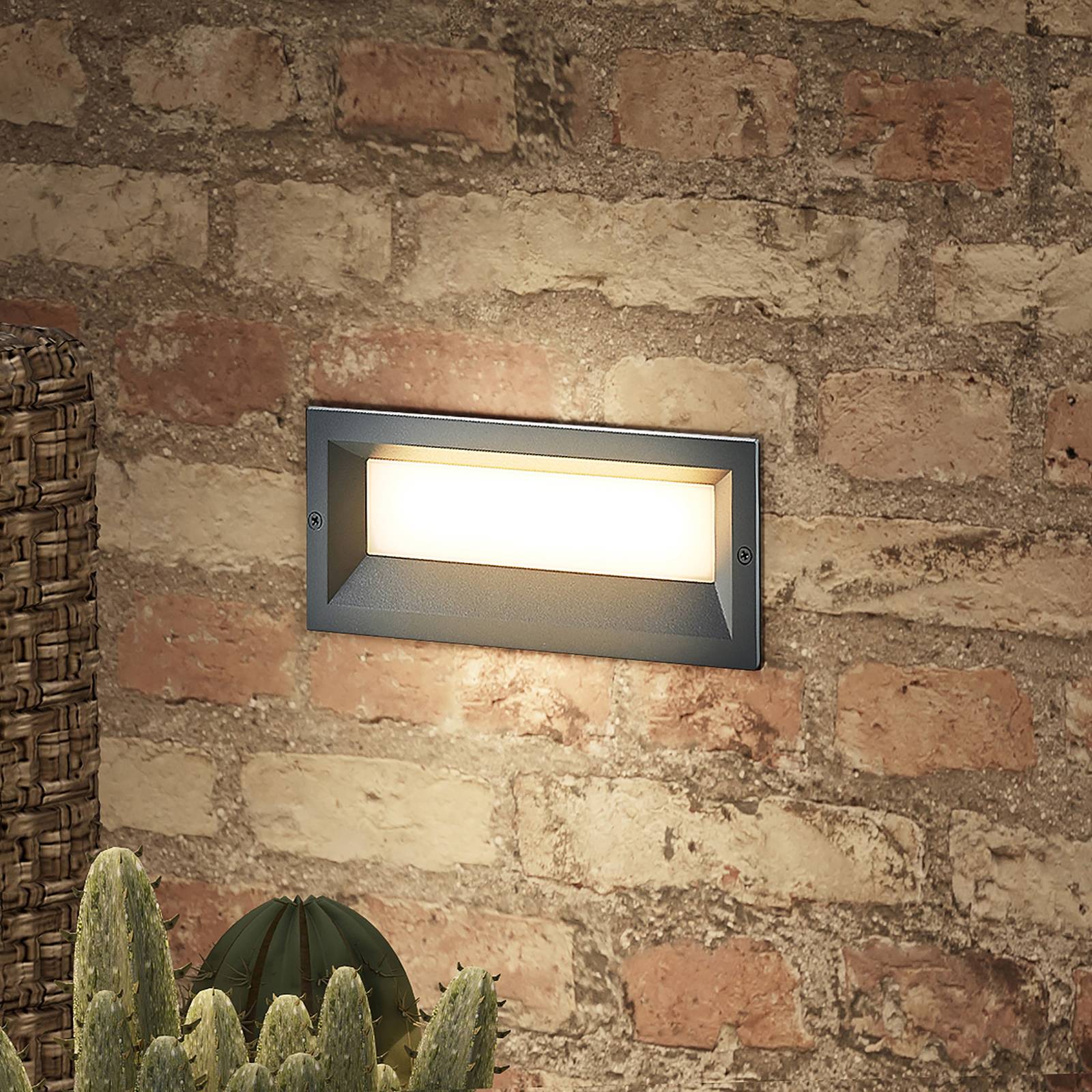 Lucande Lachlain -LED-seinäuppovalo ulkokäyttöön