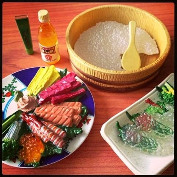 Re-Ment Miniature Mother's Kitchen Vinegared Rice, Sashimi, Seafood, Egg, Seaweed, Oil, Wasabi & Hand Scroll Sushi