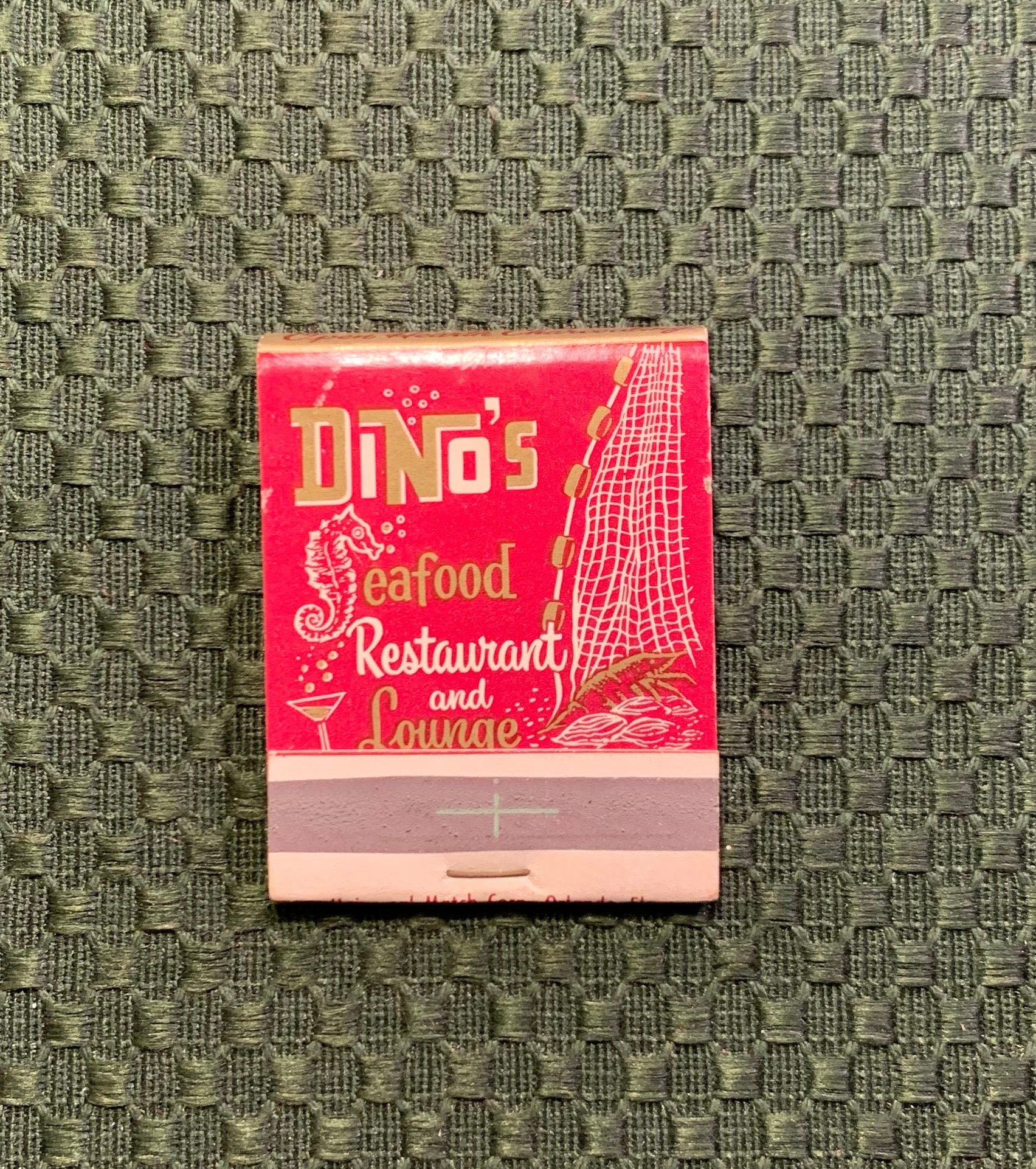 Vintage Matchbook, Dinos Seafood, Restaurant, Daytona Beach, Florida, Front Strike, with 20 Matches, Free Ship in Usa