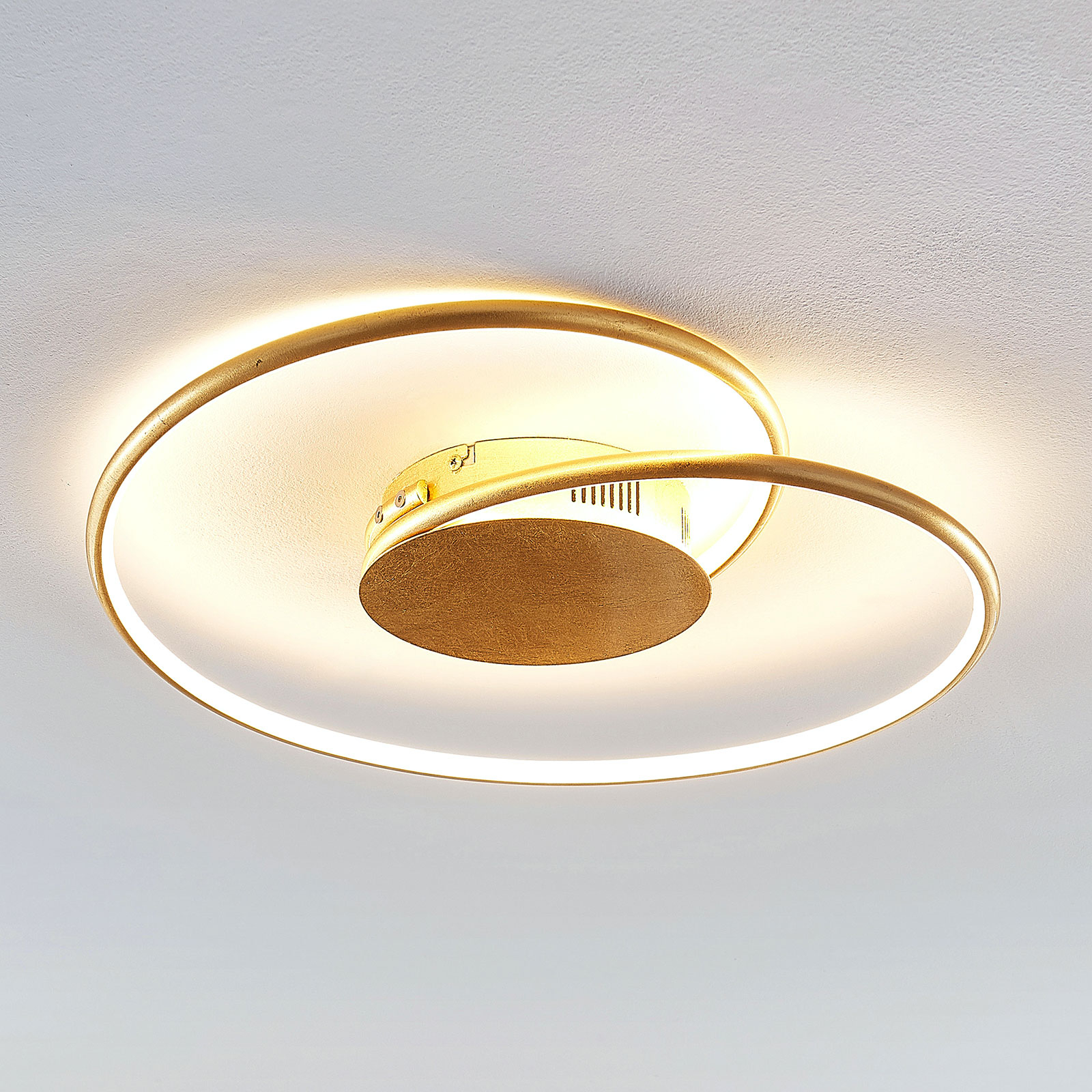 Lindby Joline LED-kattovalaisin, kulta, 45 cm