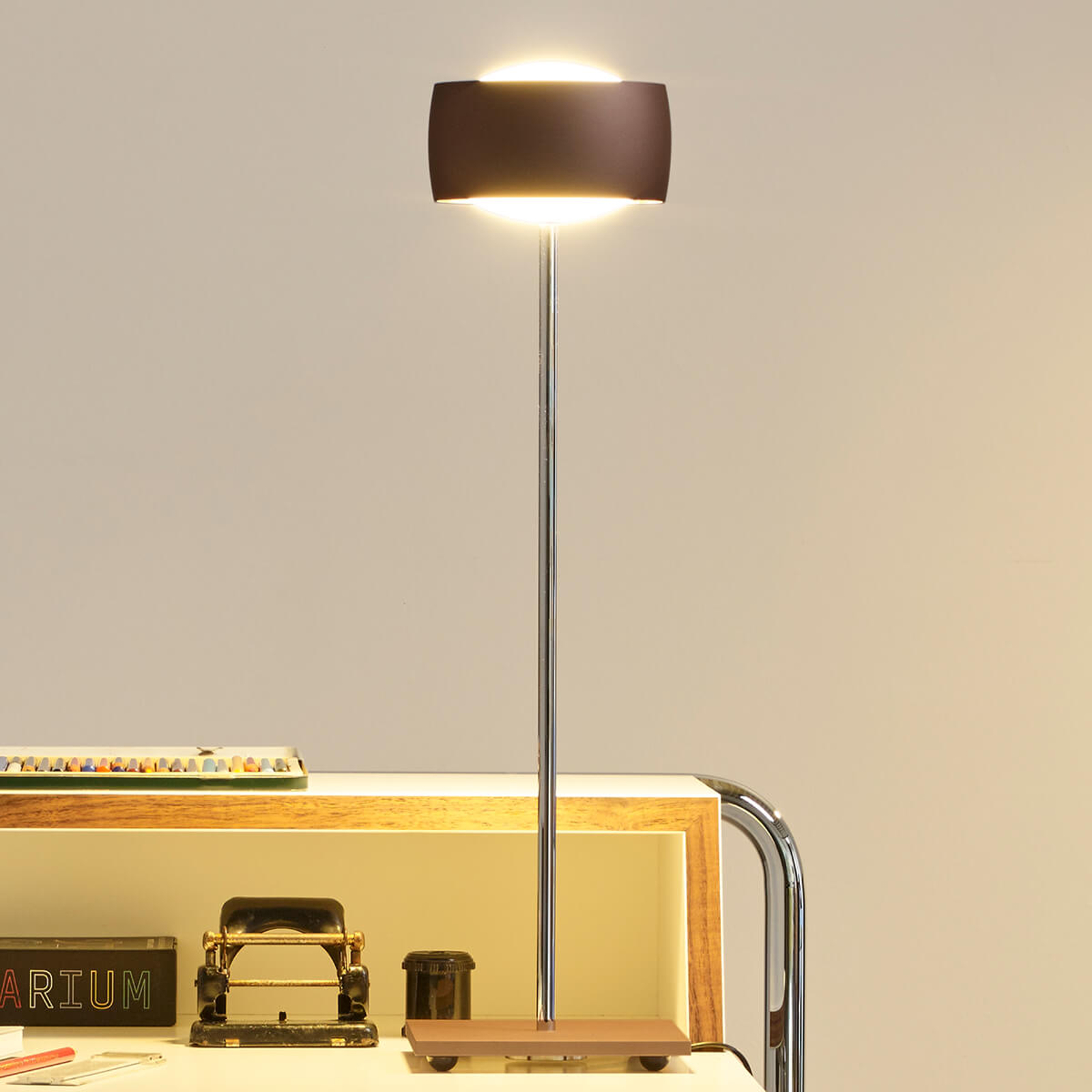 Eleohjauksella - LED-pöytälamppu Grace ruskea