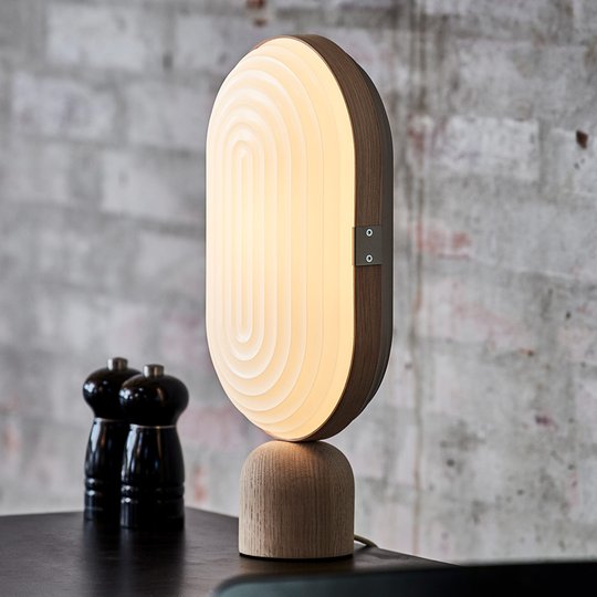 LE KLINT Arc -LED-pöytälamppu, valkoinen, tammi