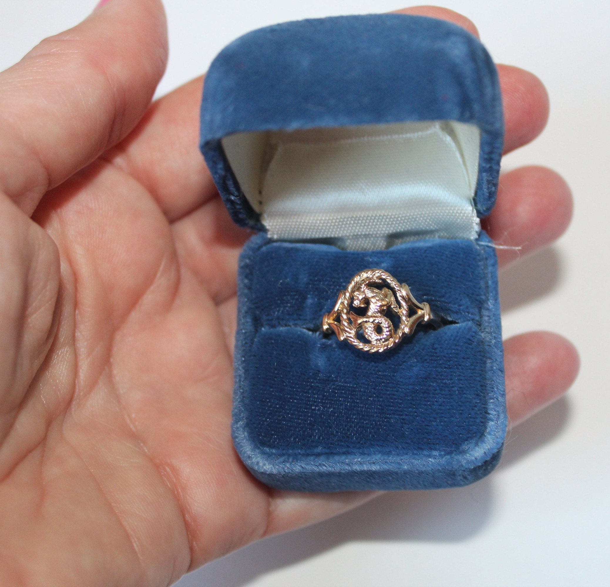 Vintage Size 8 Gold Tone Zodiac Astrology Aries Ram Ring By Avon in Box, Specialty Limited Edition Blue Velvet Box