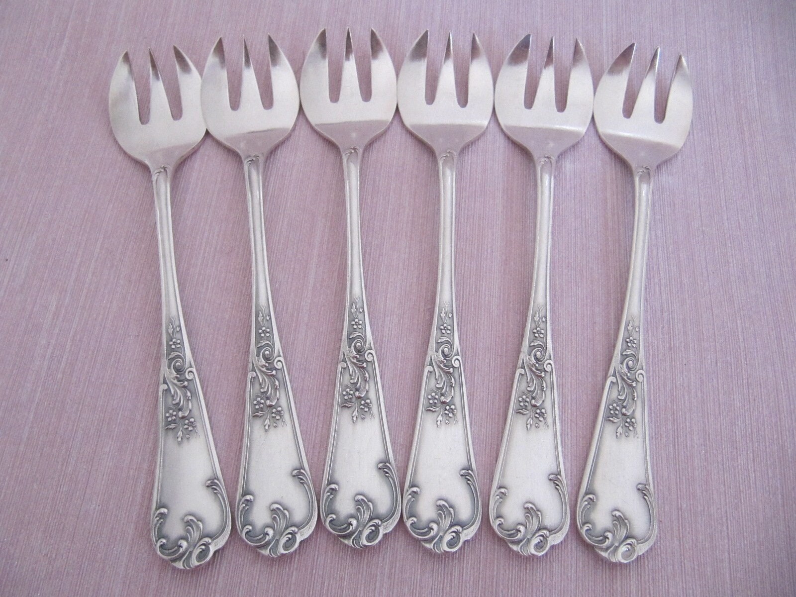Beautiful French Oyster Cocktail Seafood Coldcuts Forks Set Of 6 Silverplate, Floral Design Cutlery Made in France Circa 1950's, Mid-Century