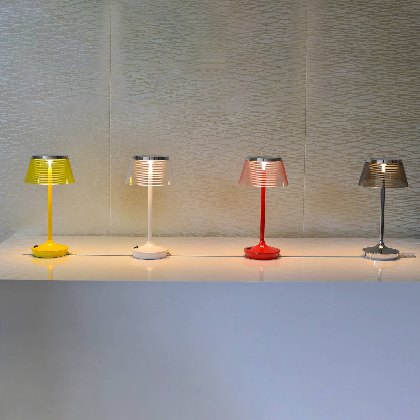 Köp Aluminor La Petite Lampe LED-bordslampa krom/grå online