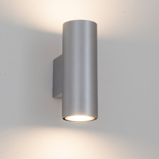 Hopeinen LED-seinävalaisin Kabir, 2-lamppuinen