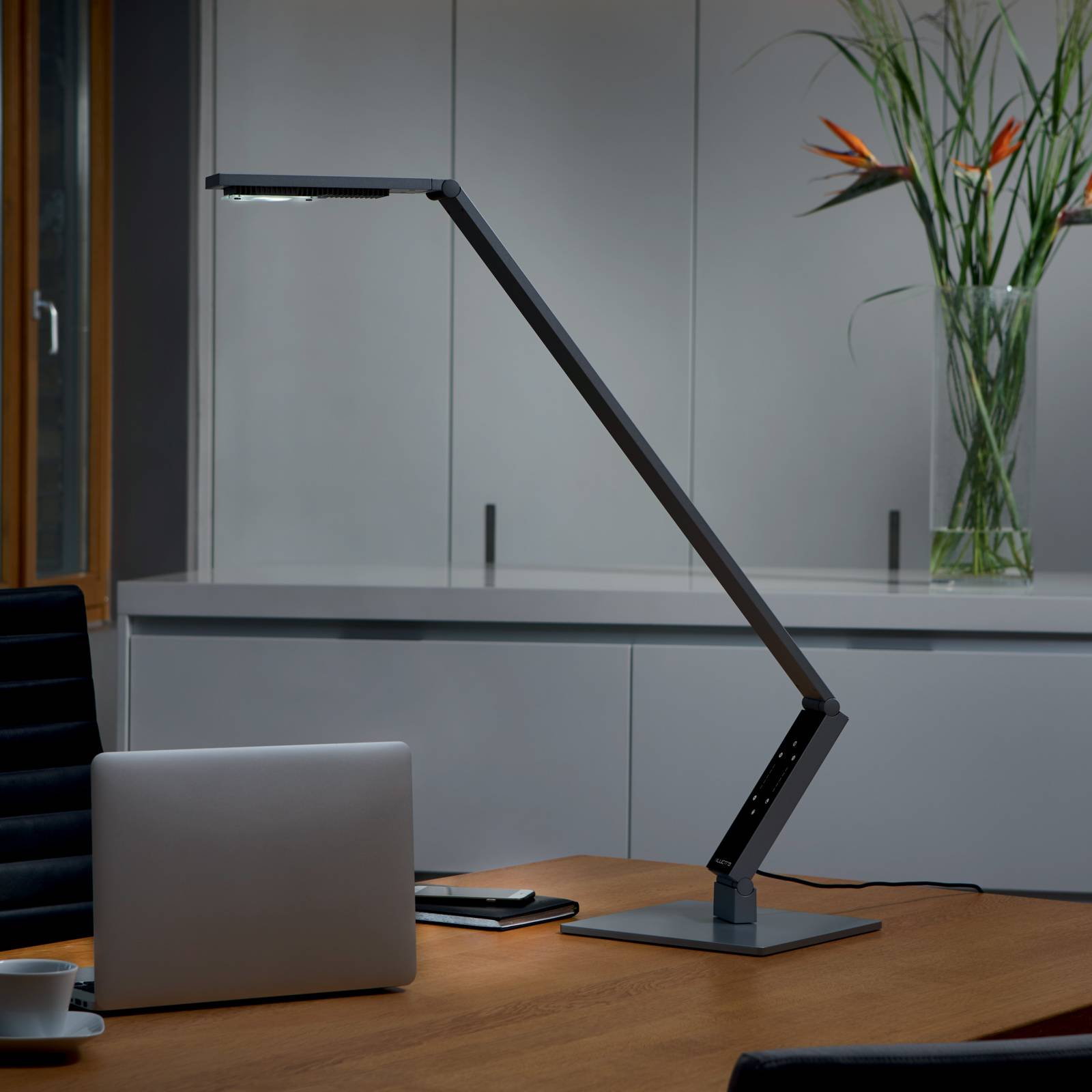 Luctra TableProLinear LED-pöytälamppu alumiini