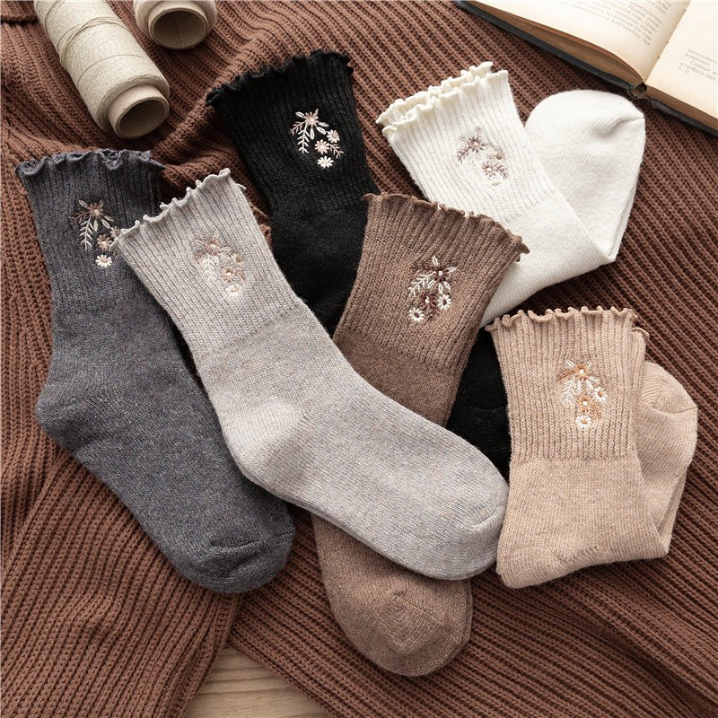 Thick Blended Wool Winter Ruffle Crew Socks With Daisy Pattern, Fashion Accessories, Floral Style, Cute For Women