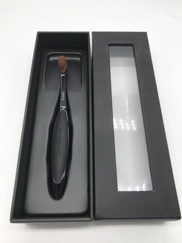 Mac Cosmetics Oval 3 Shading/Blending/Contour Brush - New In Box