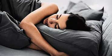 Zabudnite na alarmy: nedostatok spánku vedie k priberaniu