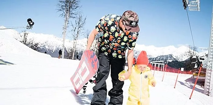 Utasítás a szülőknek: hogyan tegye gyermekét egy snowboardra?