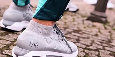 10 universalių taisyklių: kaip išsirinkti bėgimo batą ir jį tinkamai ištaisyti