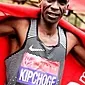 Victory in Berlin: Eliud Kipchoge sets new marathon record