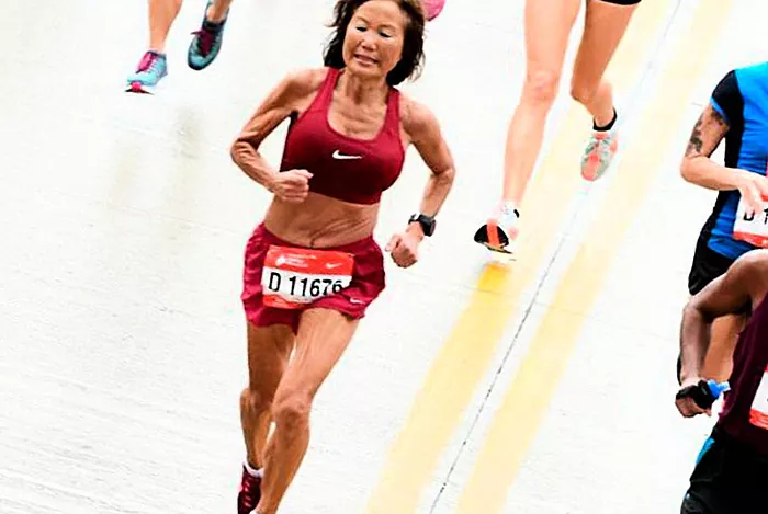 Come ha fatto una nonna di 71 anni a battere il record del mondo in una mezza maratona?