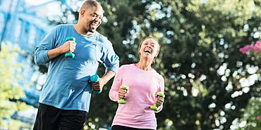 คุณไม่จำเป็นต้องวิ่ง ทำไมการเดินจึงดีต่อสุขภาพและการลดน้ำหนักของคุณ
