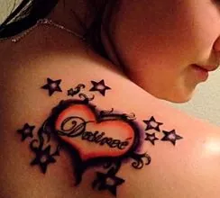Hva slags tatoveringer vil se spektakulært ut på skulderbladet?