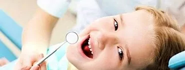 子供の歯茎の瘻：原因、徴候、伝統的および代替の治療法