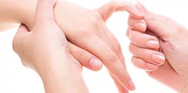 Czy zgniatanie palców jest szkodliwe?