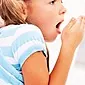 Väsande andning när du andas in i ett barn: orsaker och behandlingsmetoder
