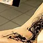 Ankel tatuering: uppmärksammar smala ben