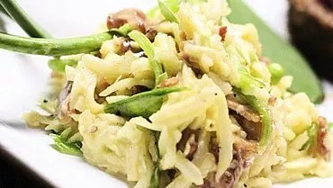 Alabaş salatası, masanızda lezzetli ve sağlıklı bir yemektir