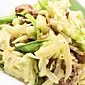 Salad kohlrabi adalah hidangan lezat dan sehat di atas meja Anda