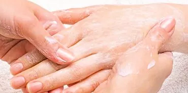 Dlaczego peeling występuje między palcami? Przyczyny choroby i sposoby jej pozbycia się