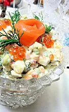 Hidangan gourmet untuk liburan: resep salad dengan ikan merah