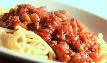 آب گوشت با رب گوجه فرنگی و آرد: دستور العمل های ساده و اسرار پخت و پز