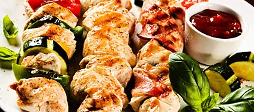 Como marinar frango para kebabs: receitas rápidas e deliciosas
