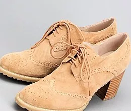 Apa yang harus dipakai dengan kasut pergelangan kaki beige: mencipta penampilan moden