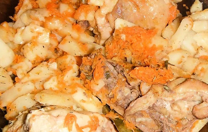 Receitas de deliciosos pratos de batata, frango e cogumelos