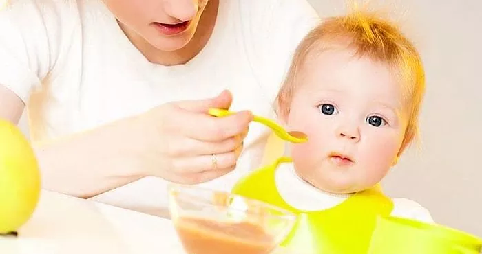 8 개월에 아기에게 먹이를주는 방법?