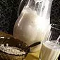 Bagaimana membuat susu bijan di rumah?