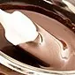 Hoe chocolade te smelten in een magnetron, dubbele boiler, waterbad