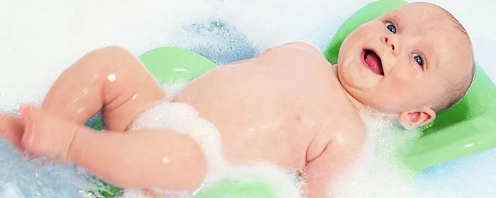Nedar per a nadons: per què és necessari i com ensenyar-lo a nedar