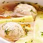 さまざまなミンチ肉のミートボールを使った人気のスープのさまざまなレシピ