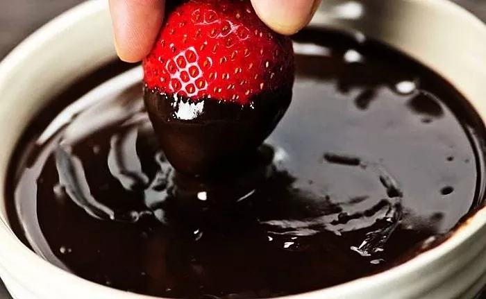Kakaošokolaadiglasuuri saladus: kuidas süüa teha vastavalt GOST-le, kiirustades ja lapse jaoks