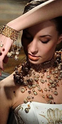 Gelang emas wanita - bukti rasa dan gaya