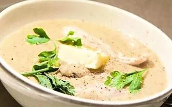 Deliciós primer plat amb una textura delicada: receptes per fer una sopa de puré amb pollastre