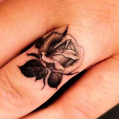 Kā padarīt tetovējumu sieviešu pirkstiem?