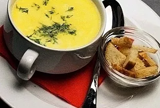 Cara memasak crouton bawang putih dan berbagai hidangan bersama mereka di rumah